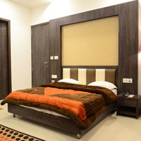 Hotel Popular Amritsar Camera foto