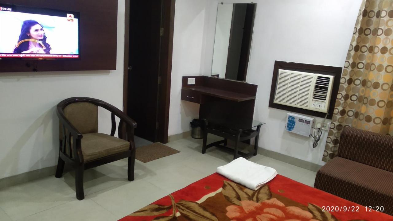 Hotel Popular Amritsar Esterno foto