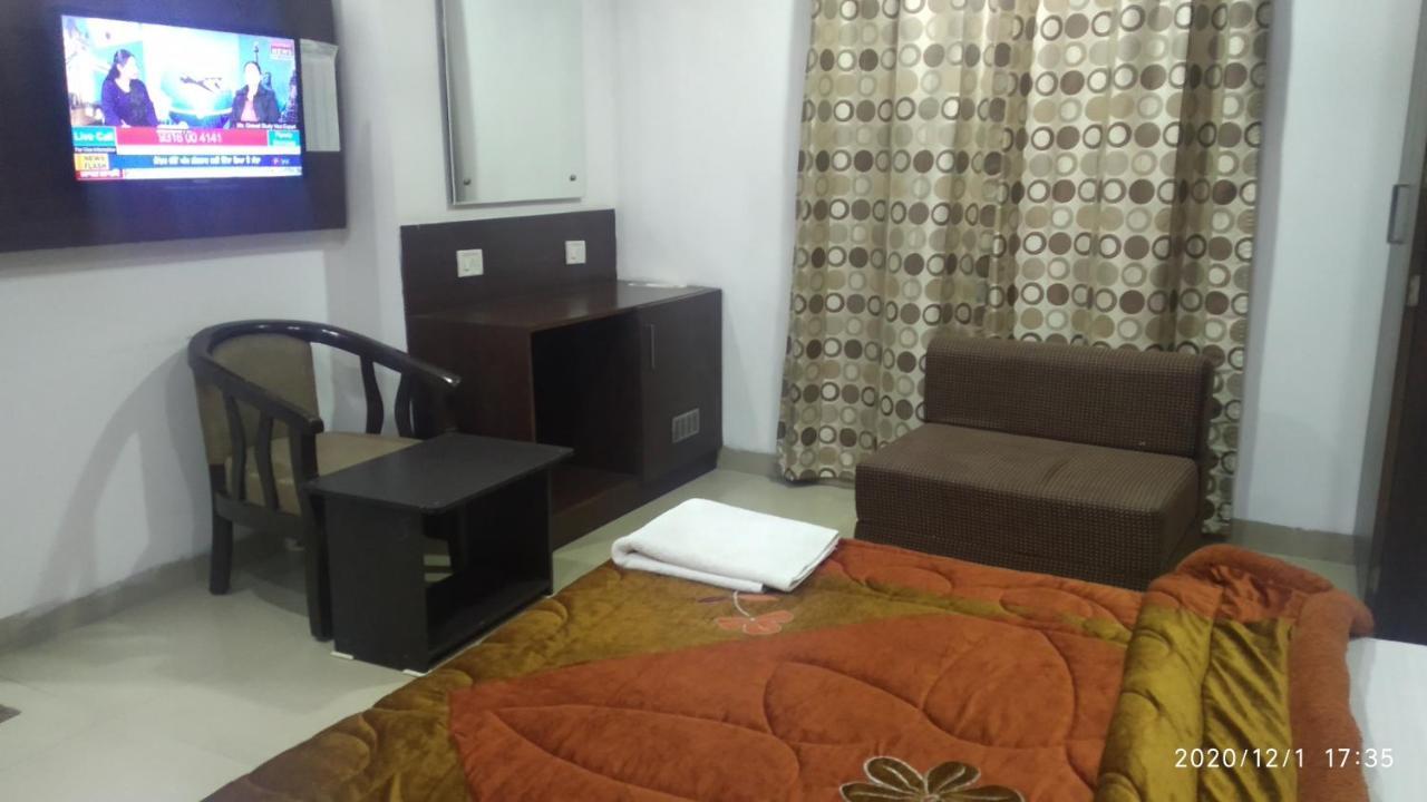Hotel Popular Amritsar Esterno foto