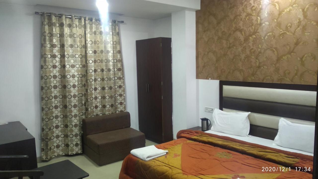 Hotel Popular Amritsar Esterno foto