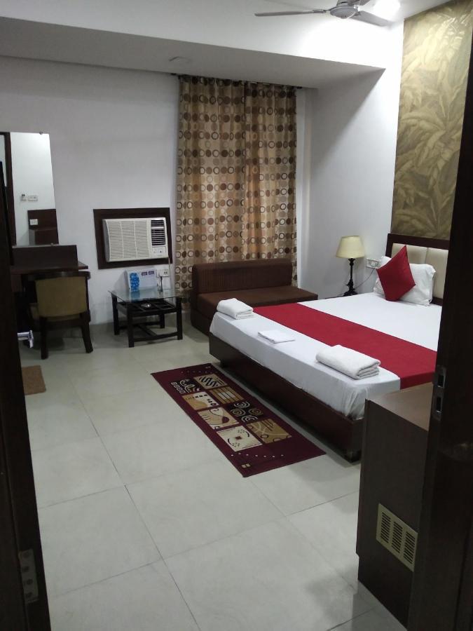 Hotel Popular Amritsar Esterno foto