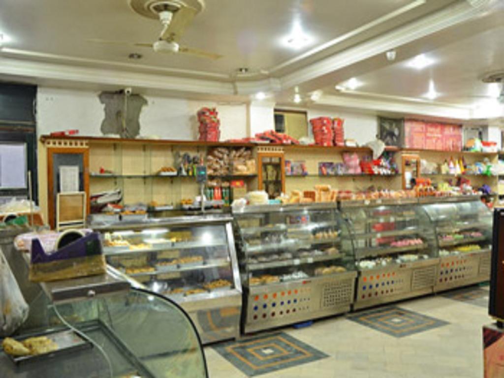 Hotel Popular Amritsar Esterno foto